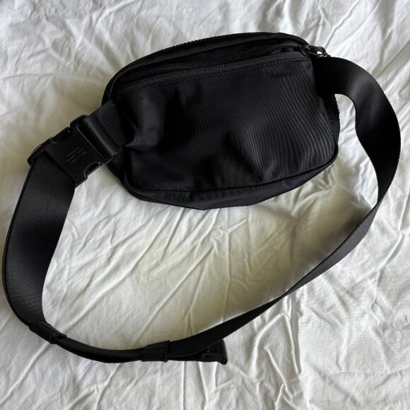 Lululemon Everywhere Belt Bag 1L in Black - Picture 3 of 7